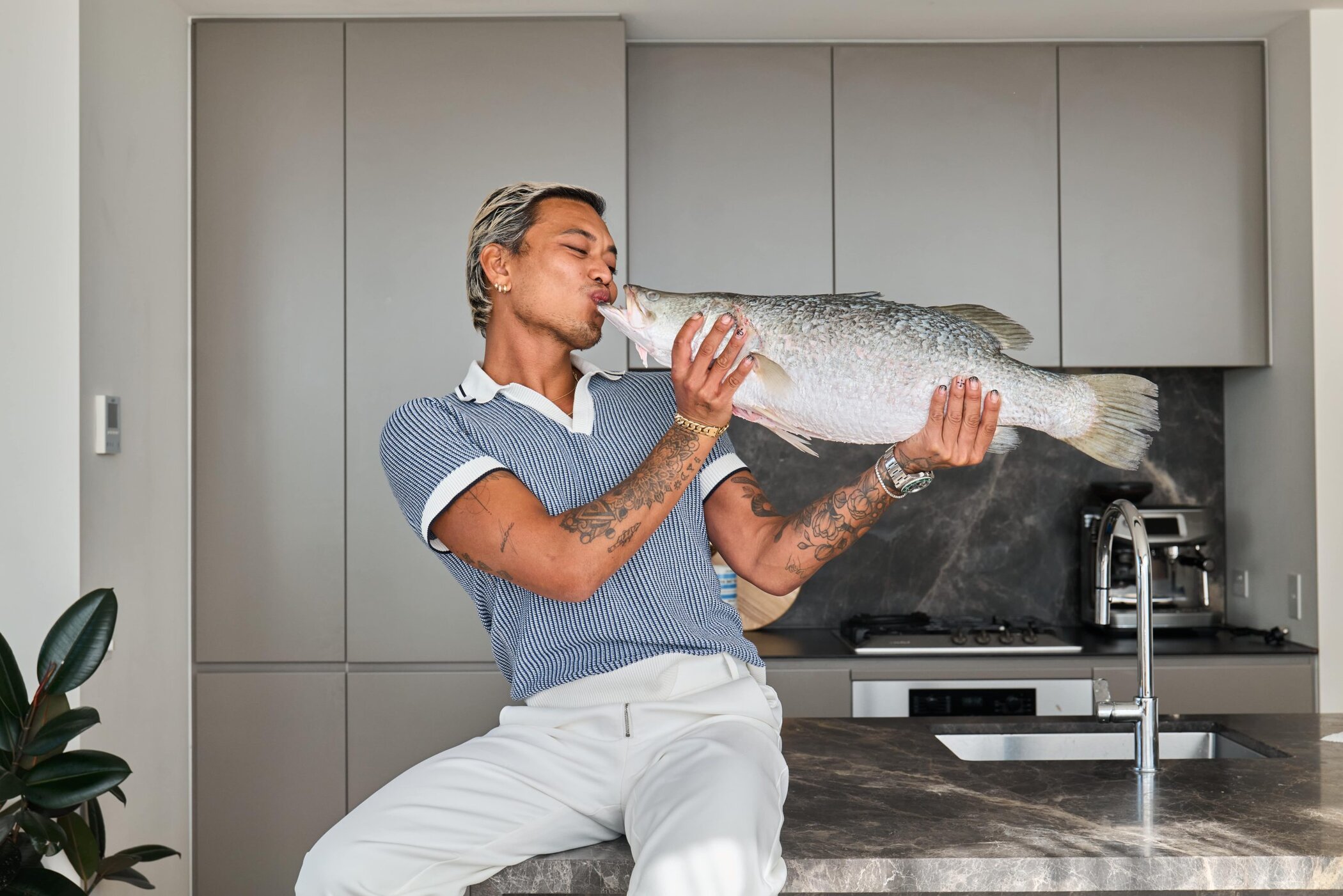 Sizzle and Savour: Celebrate National Barramundi Day with Khanh Ong’s masterclass and barra burgers at Watsons Bay Hotel!